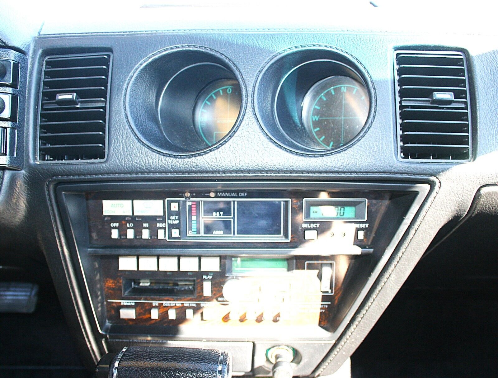 Nissan-300ZX-1984-Coupe-30