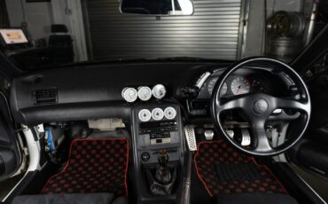 Nissan-GT-R-1993-15