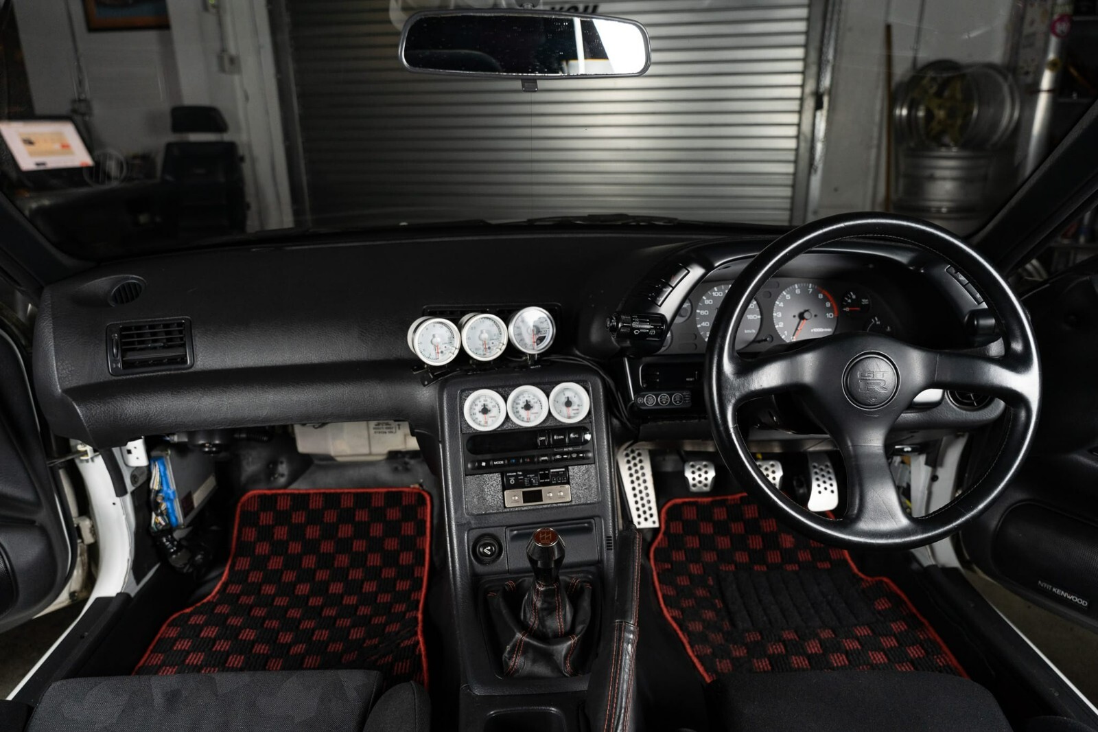 Nissan-GT-R-1993-15