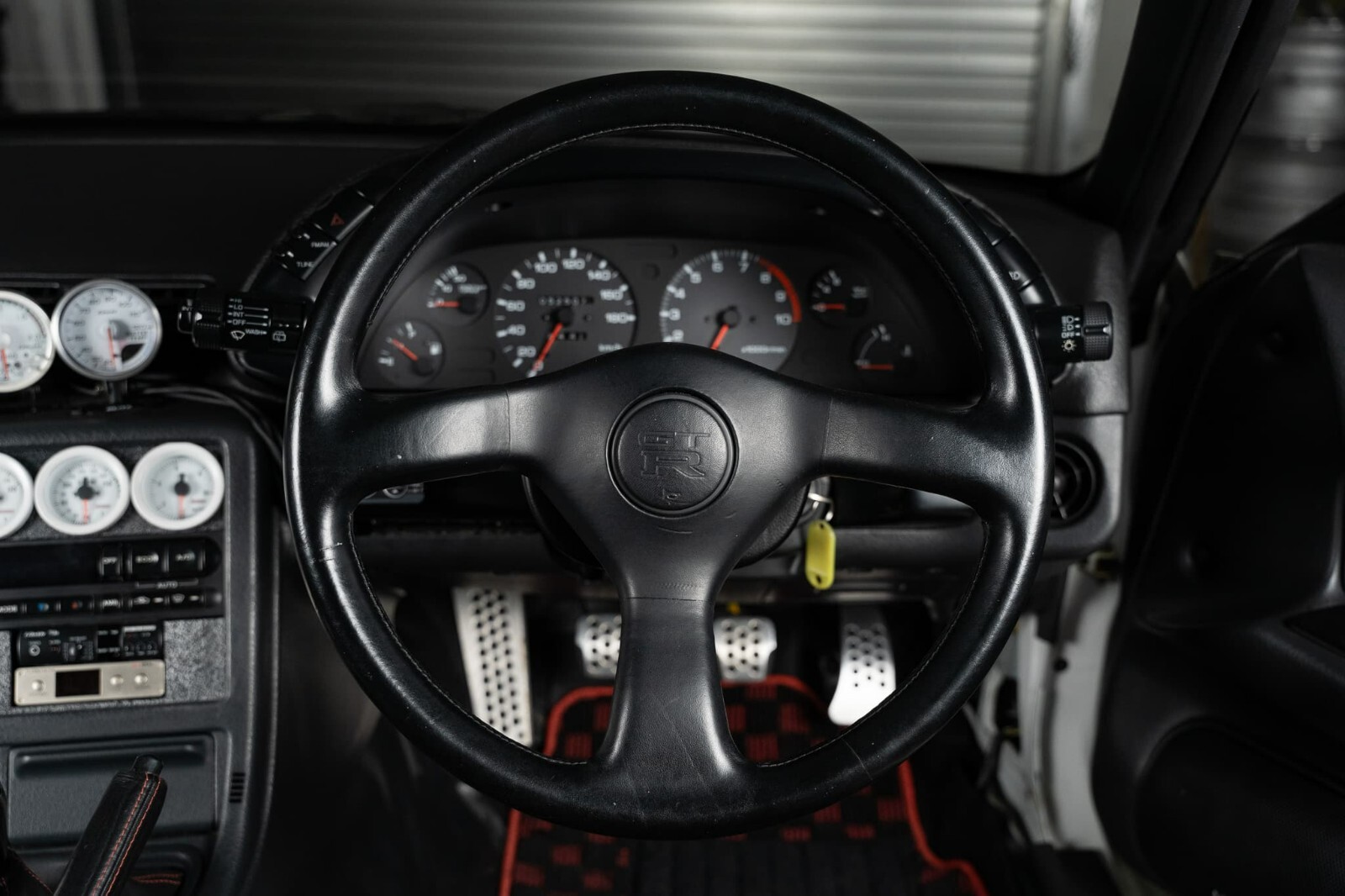Nissan-GT-R-1993-16