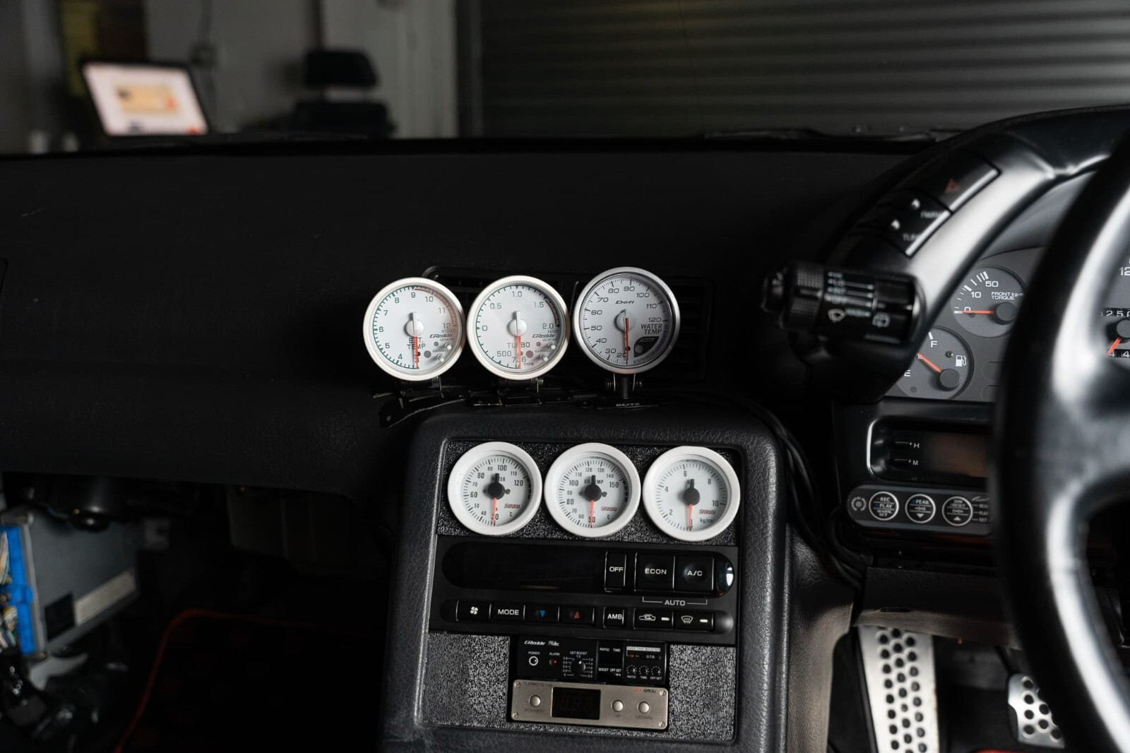 Nissan-GT-R-1993-17