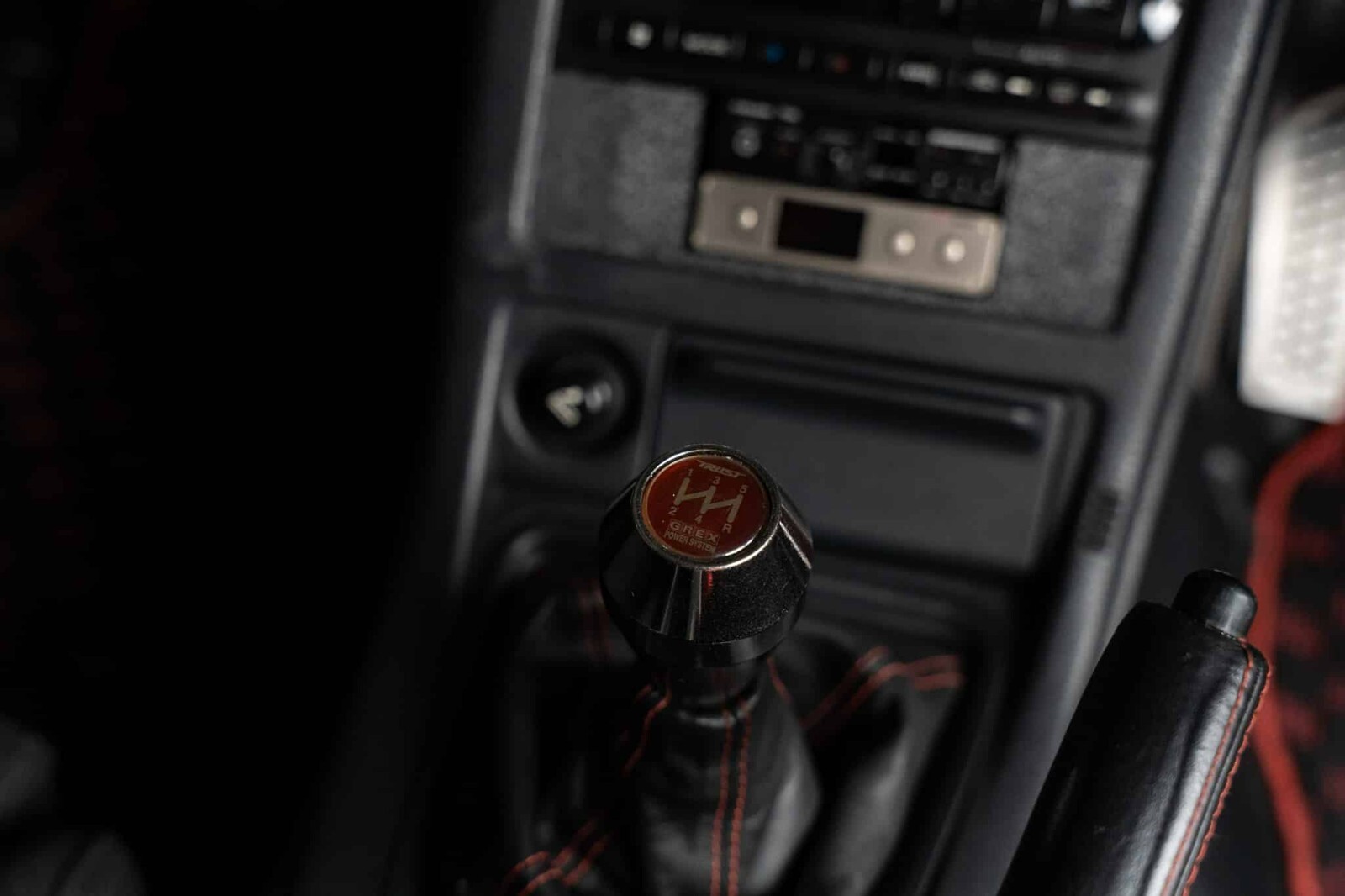 Nissan-GT-R-1993-18
