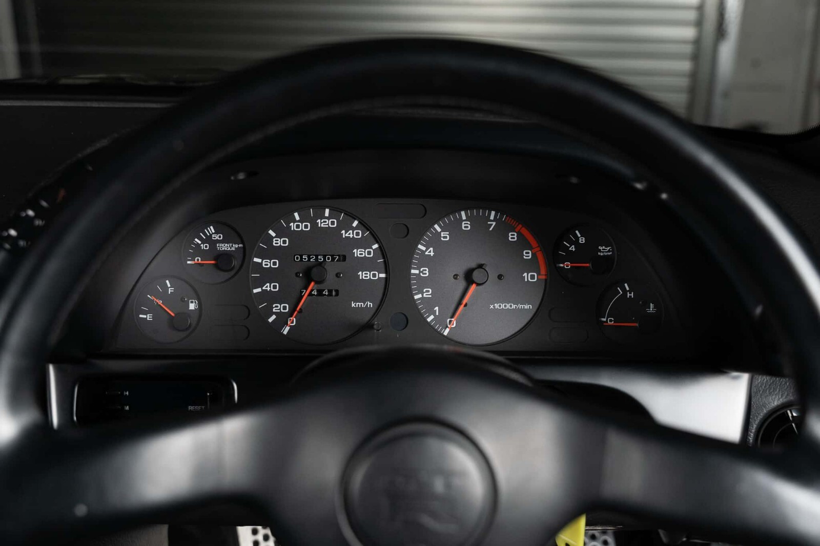 Nissan-GT-R-1993-19
