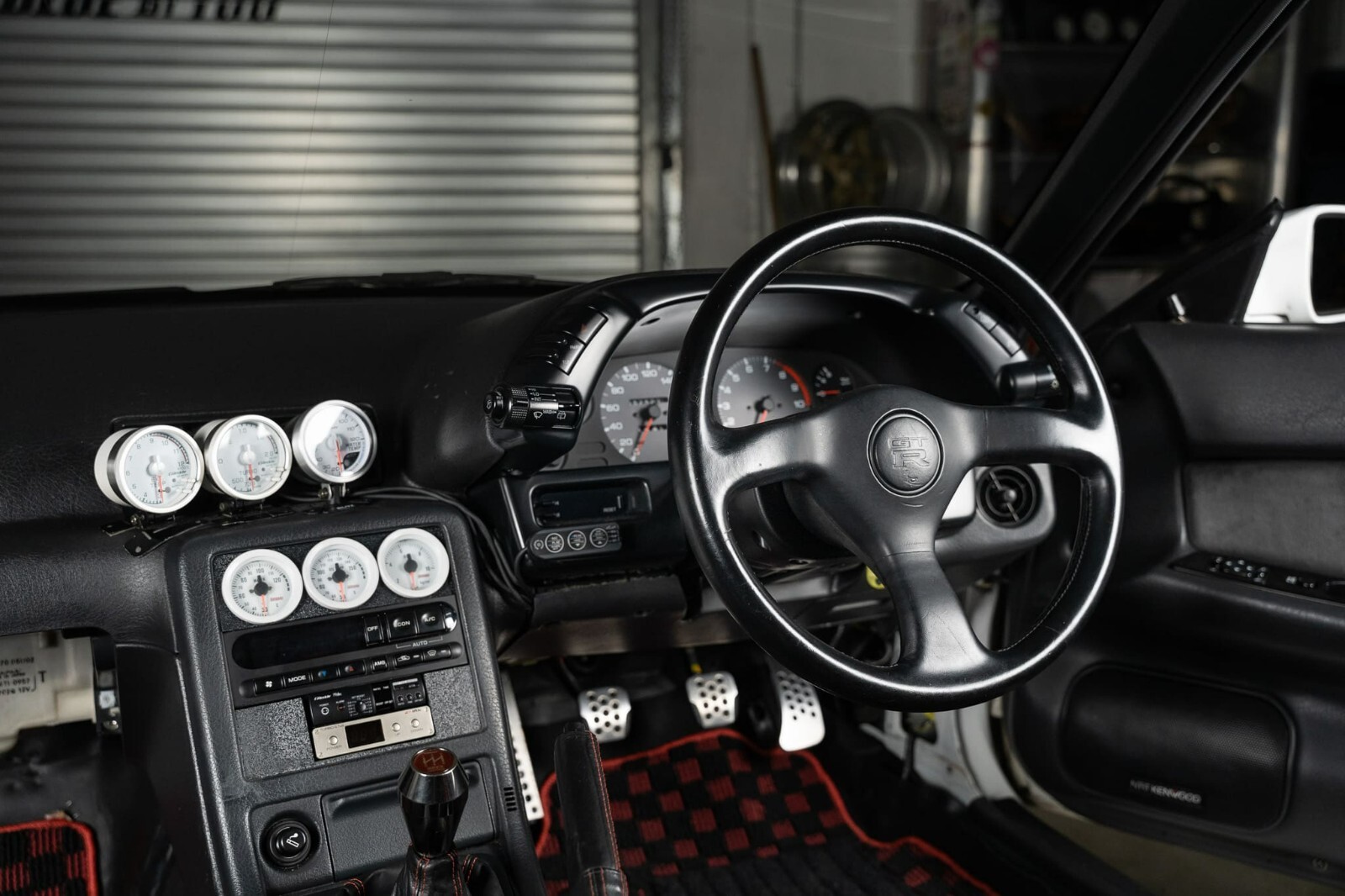 Nissan-GT-R-1993-20