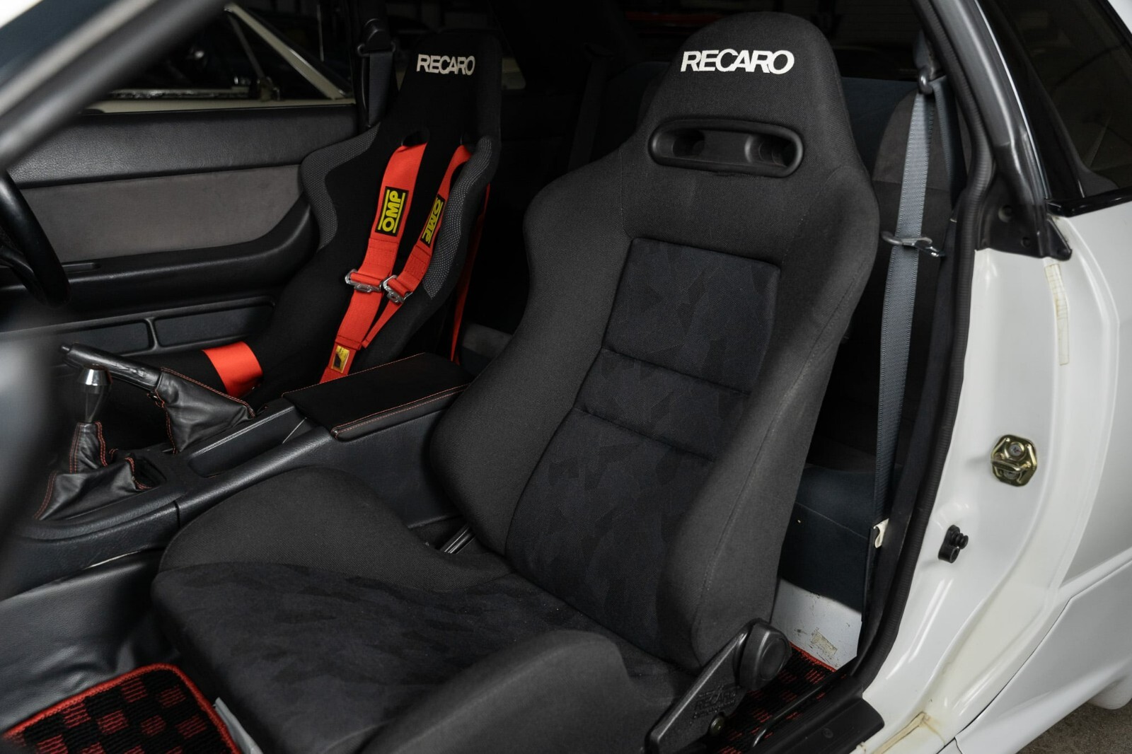 Nissan-GT-R-1993-23