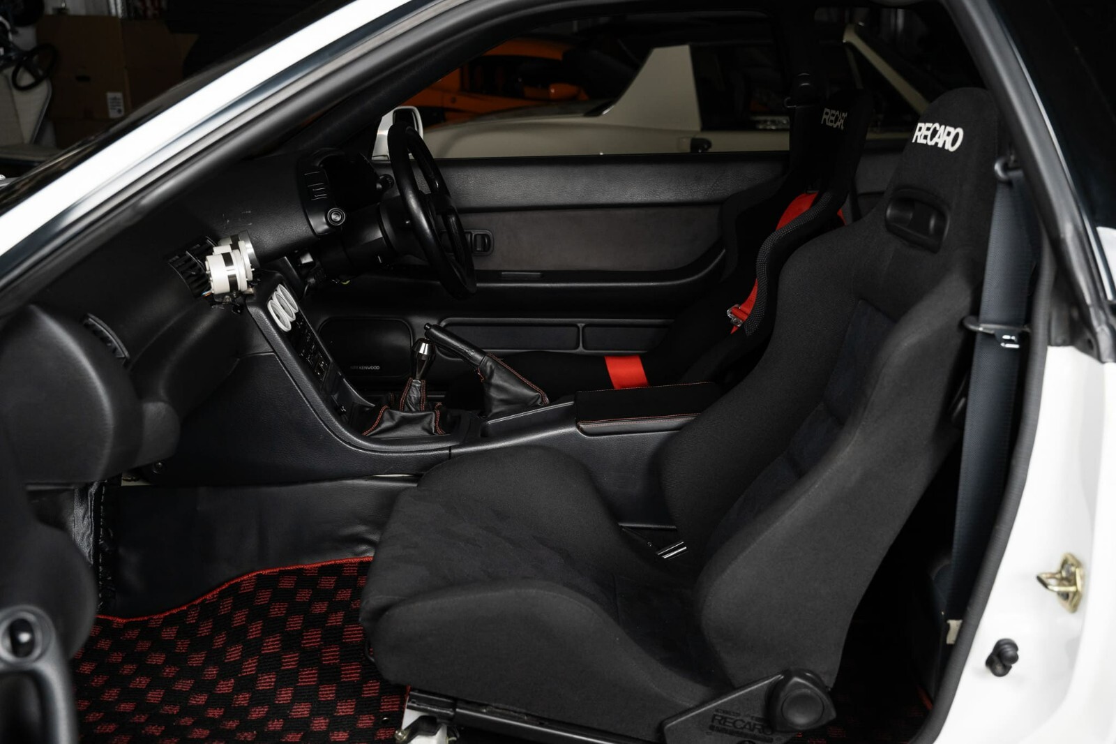 Nissan-GT-R-1993-24