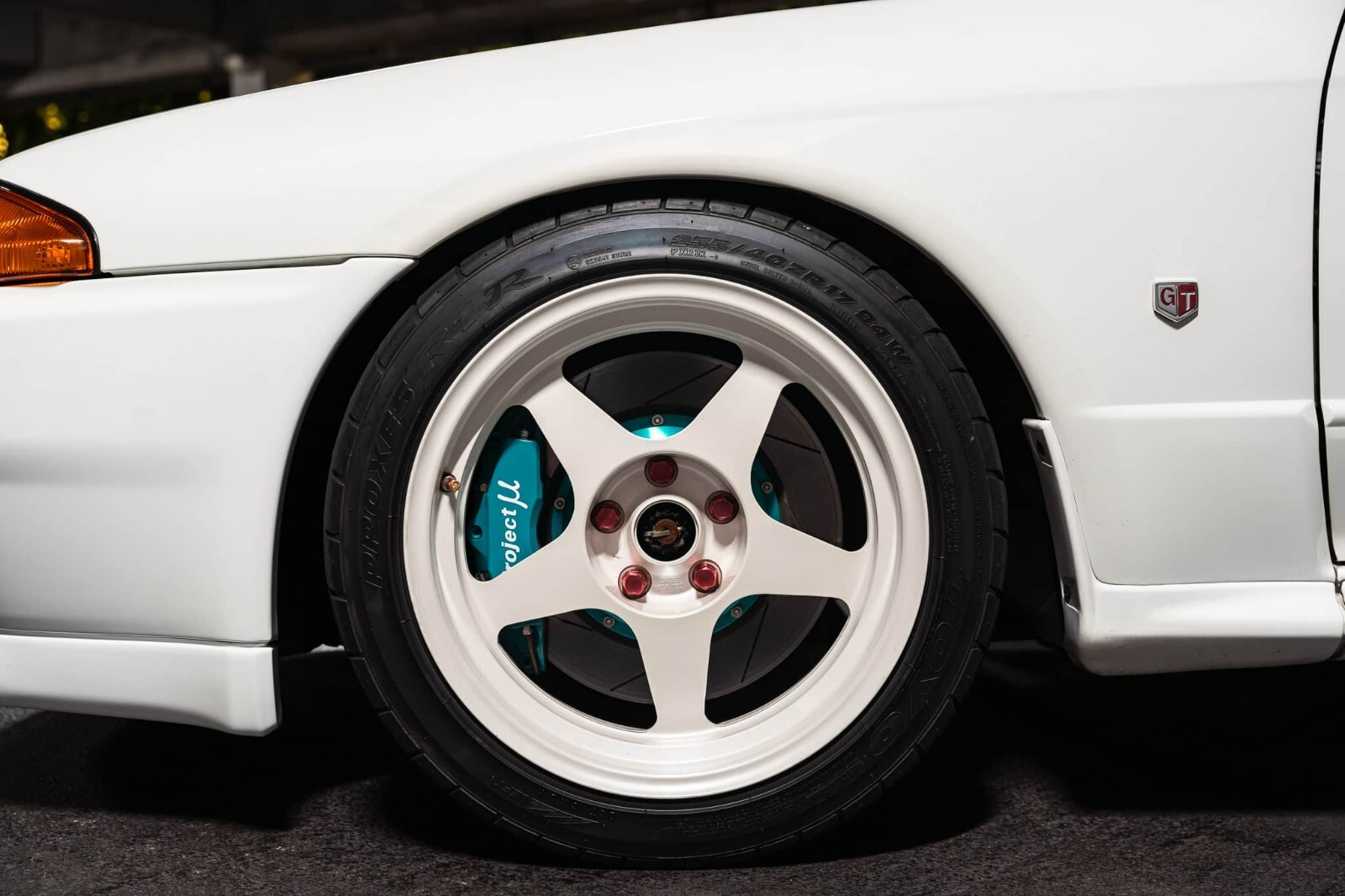 Nissan-GT-R-1993-8