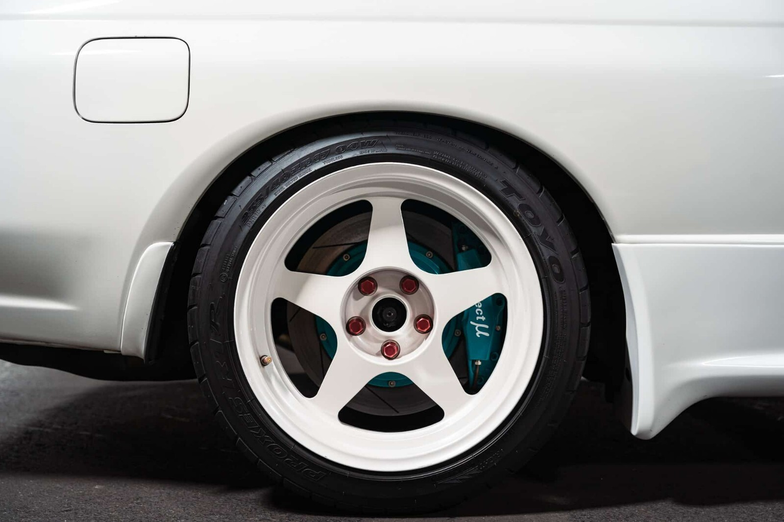 Nissan-GT-R-1993-9