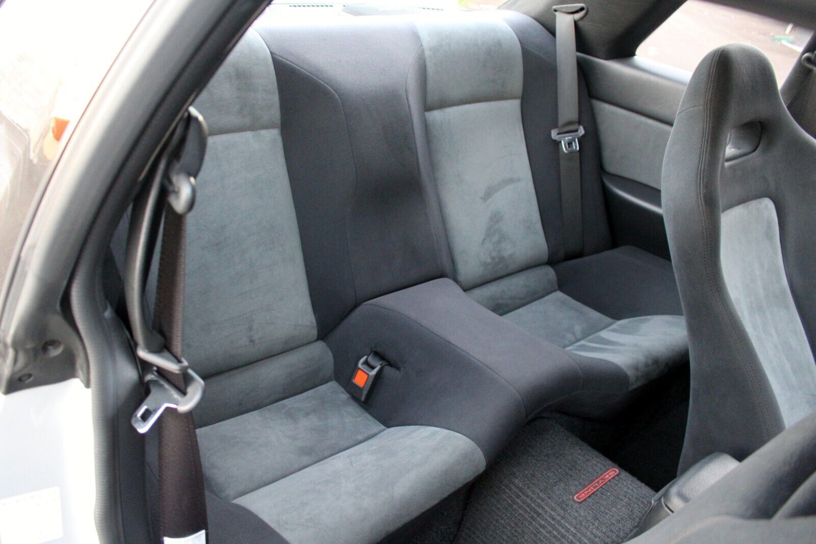 Nissan-Skyline-1992-Coupe-23