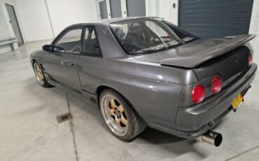 Nissan-Skyline-1992-Coupe-8