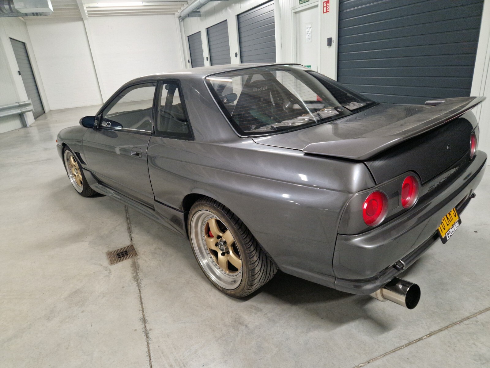 Nissan-Skyline-1992-Coupe-8