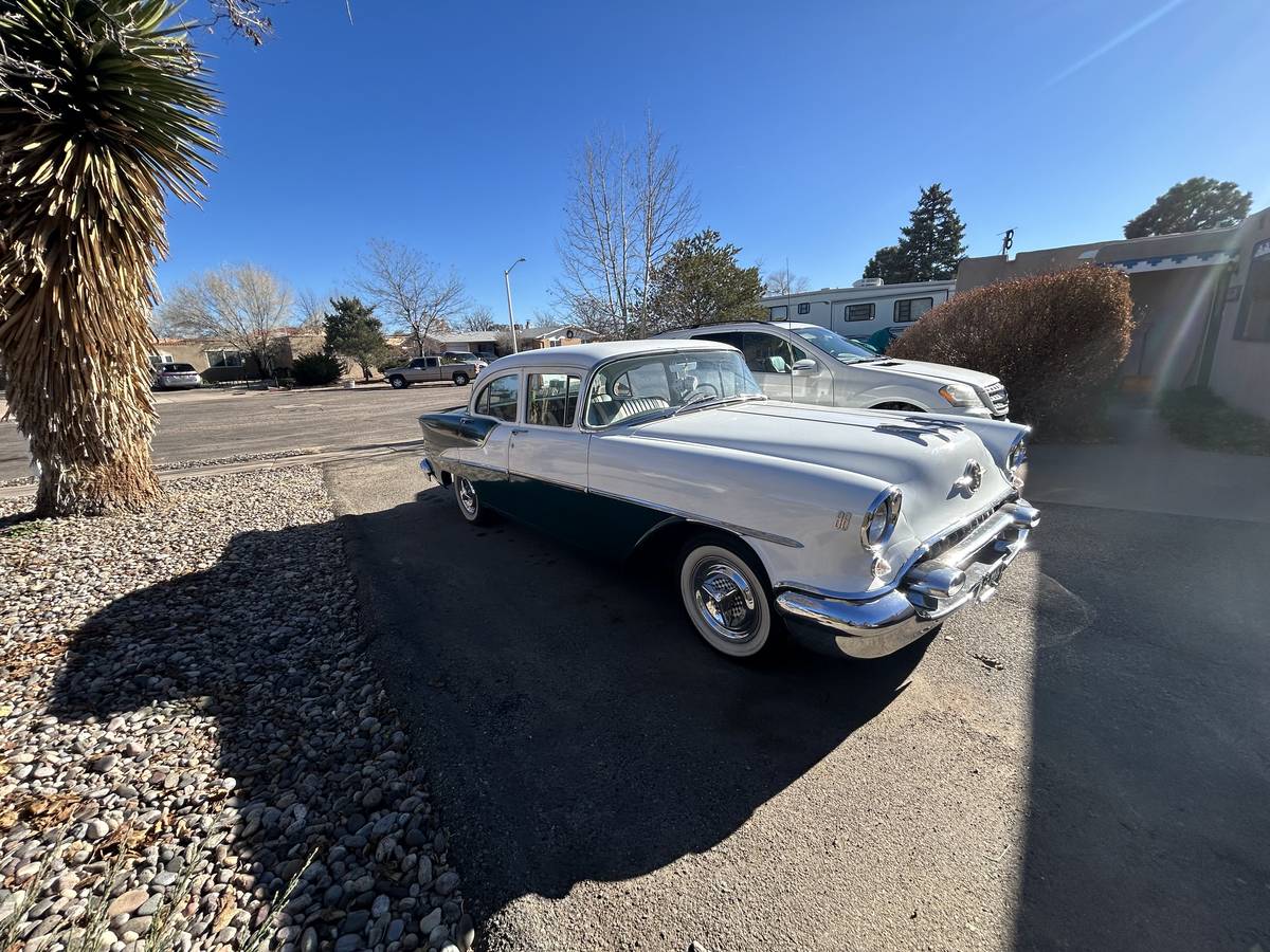Oldsmobile 88  1955 green
