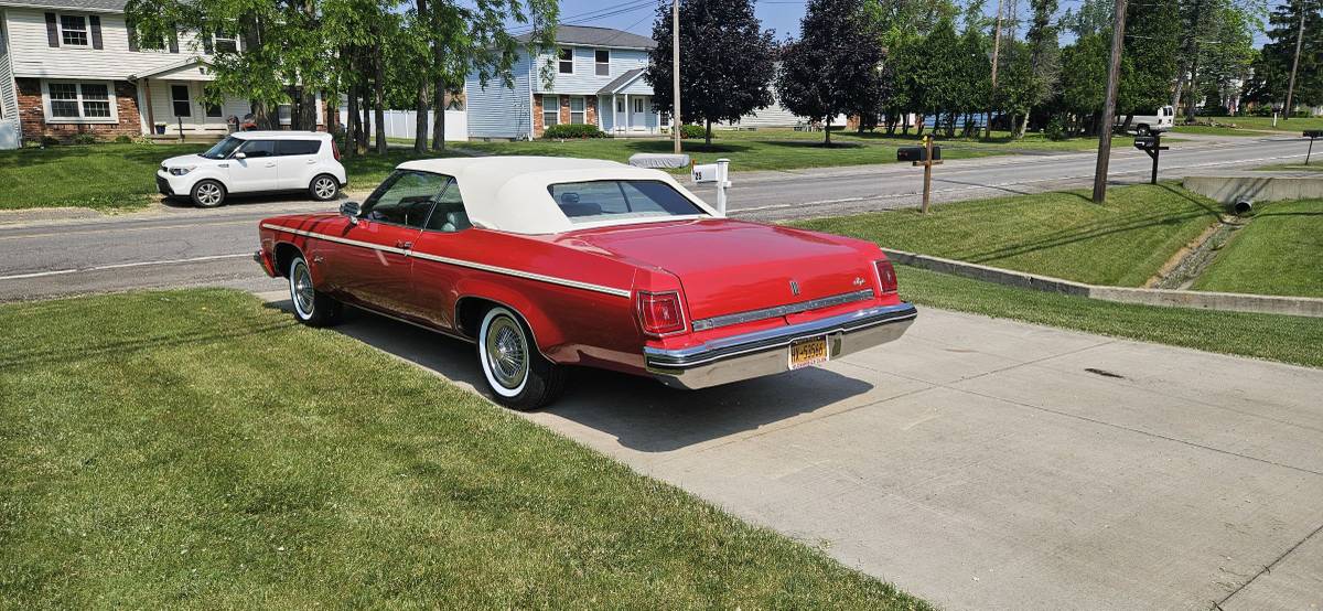 Oldsmobile-88-1975-red-1