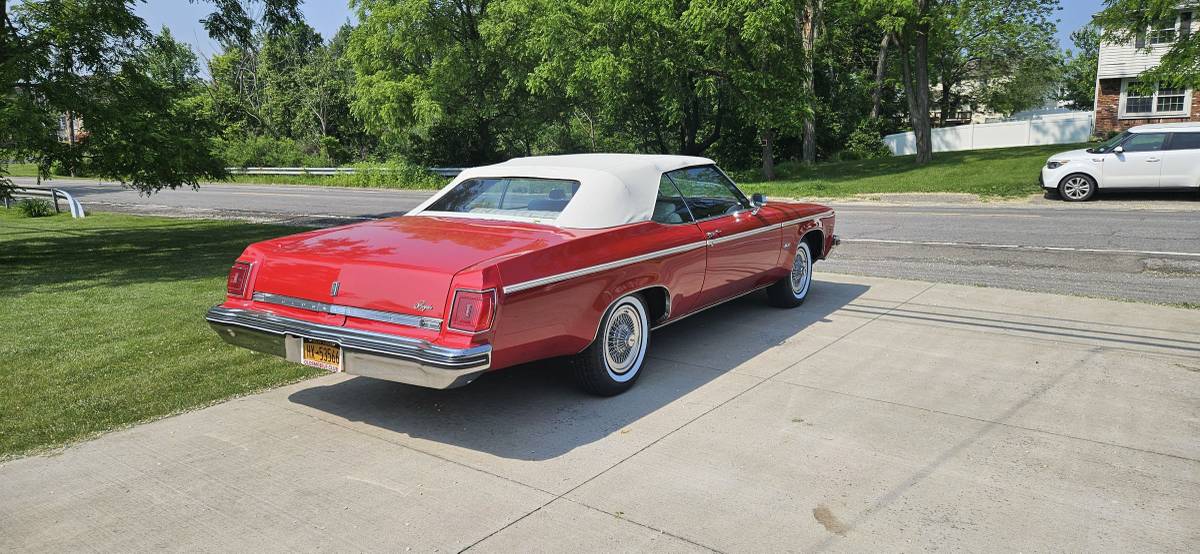 Oldsmobile-88-1975-red-2