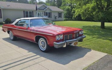 Oldsmobile-88-1975-red-3