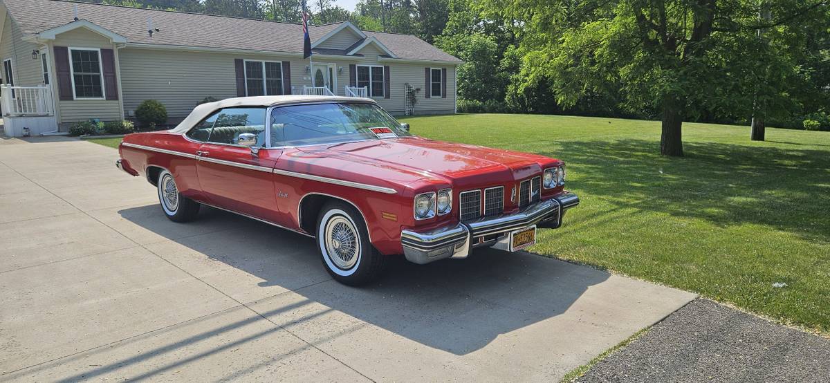 Oldsmobile-88-1975-red-3