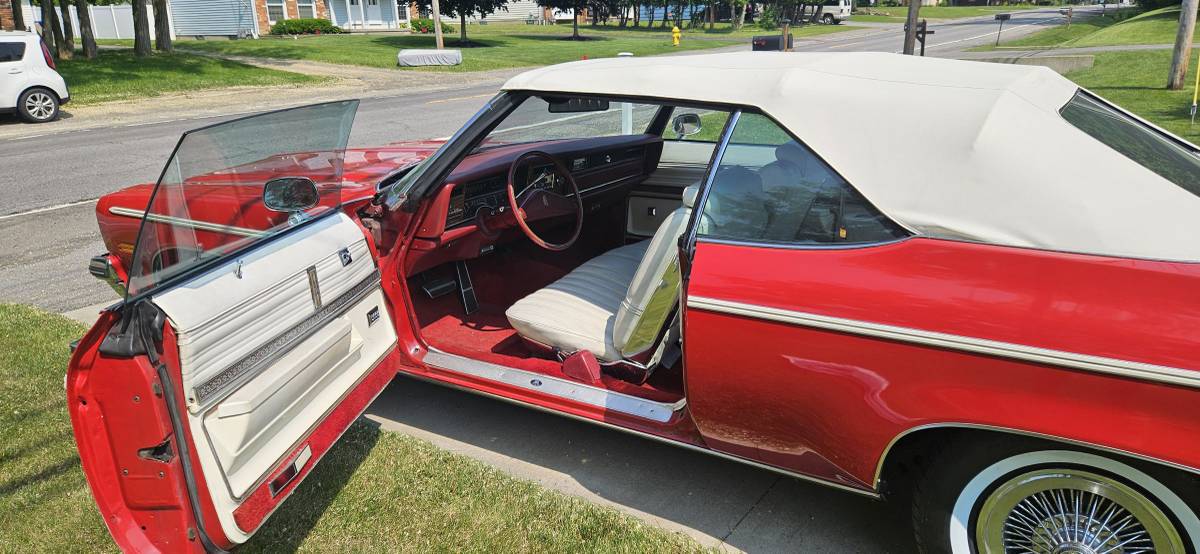 Oldsmobile-88-1975-red-4