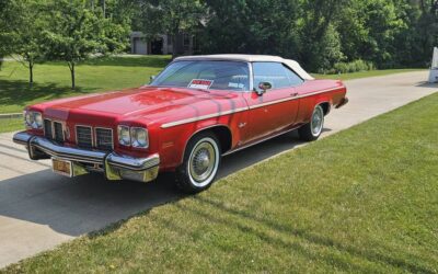 Oldsmobile 88  1975 red