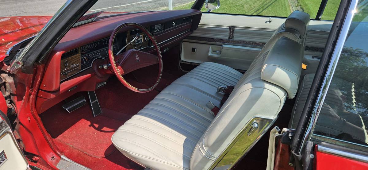 Oldsmobile-88-1975-red-5