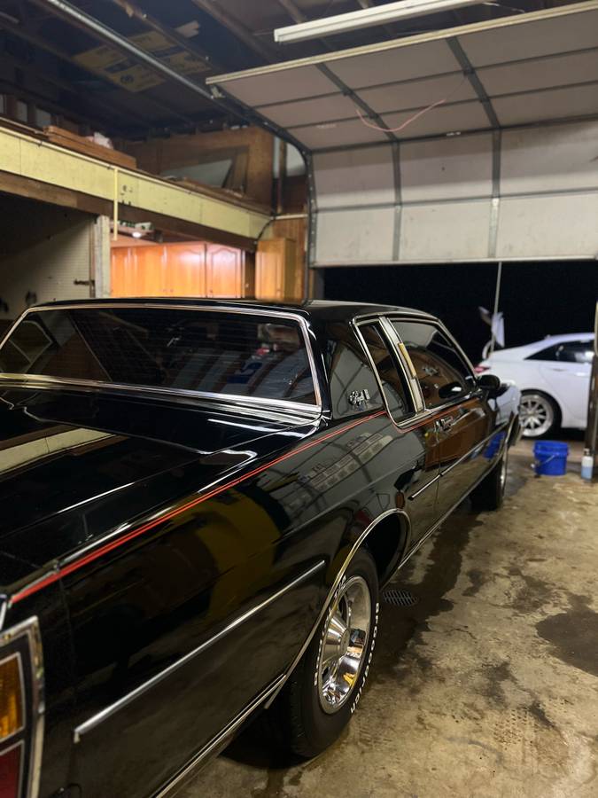 Oldsmobile-88-1985-black-2