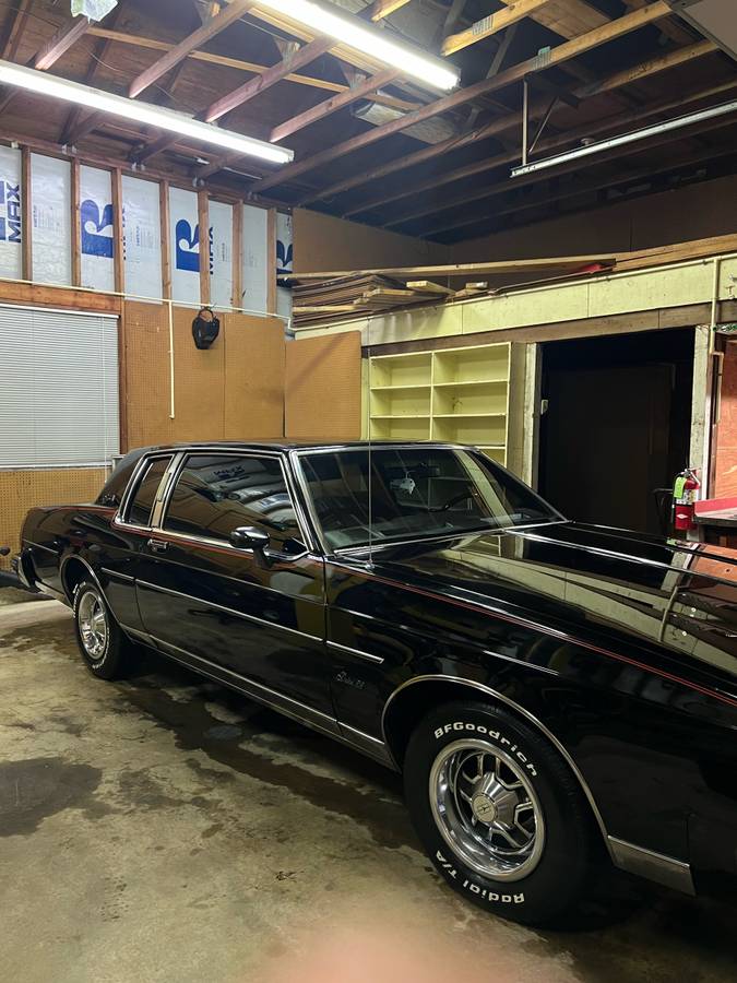 Oldsmobile-88-1985-black-3