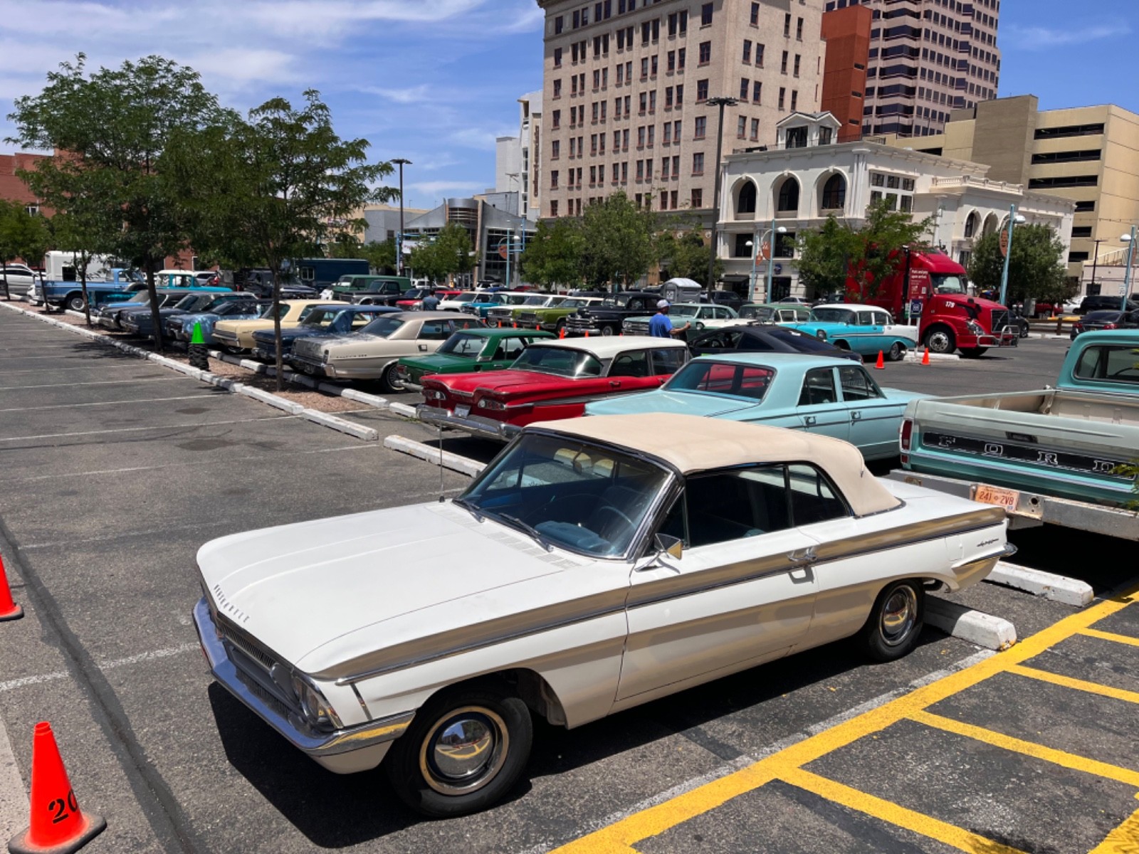 Oldsmobile-Cutlass-1962-Convertible-1
