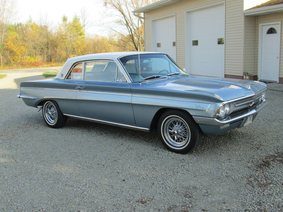 Oldsmobile Cutlass  1962 blue