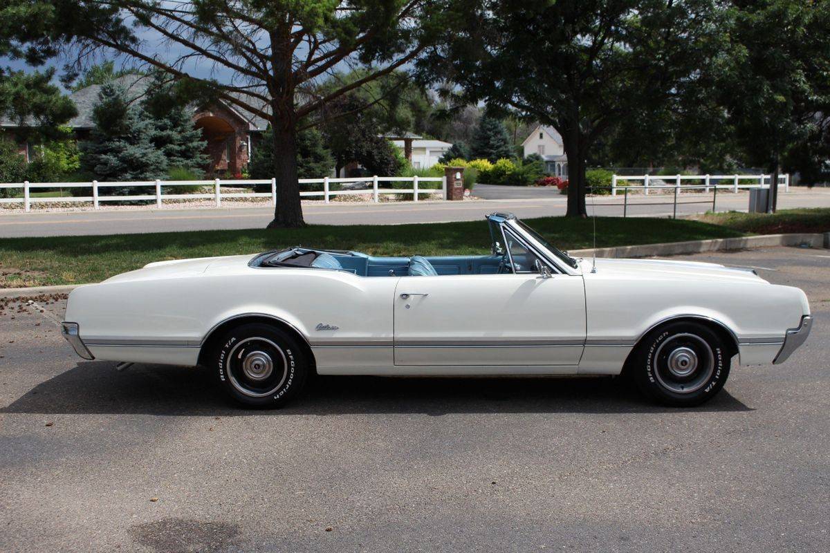 Oldsmobile-Cutlass-1966-white-14
