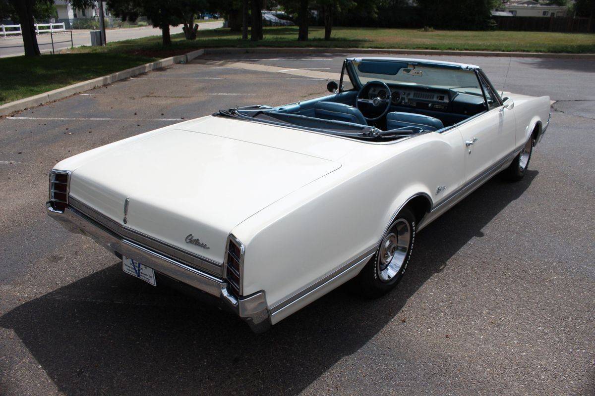 Oldsmobile-Cutlass-1966-white-15