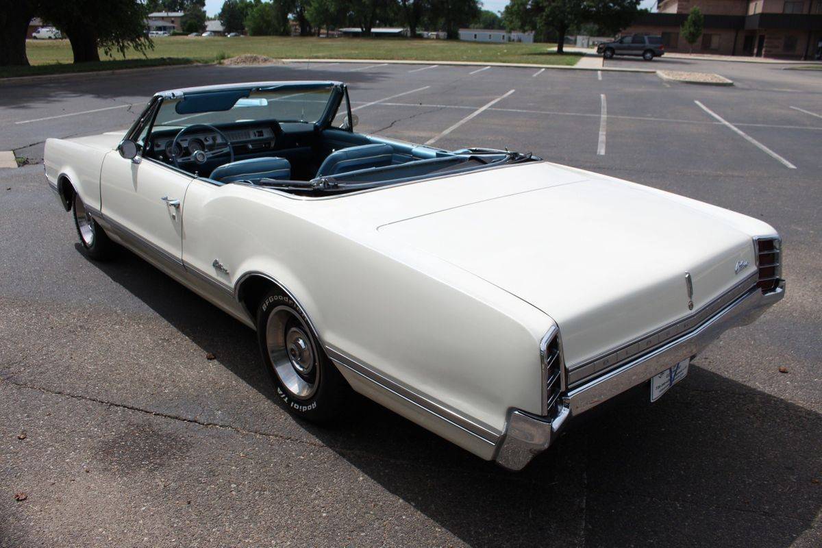 Oldsmobile-Cutlass-1966-white-16