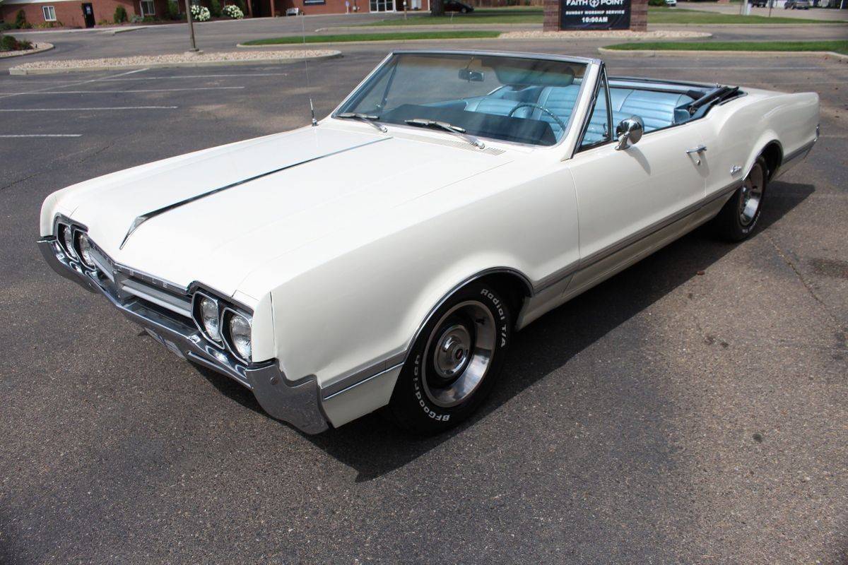 Oldsmobile-Cutlass-1966-white-17