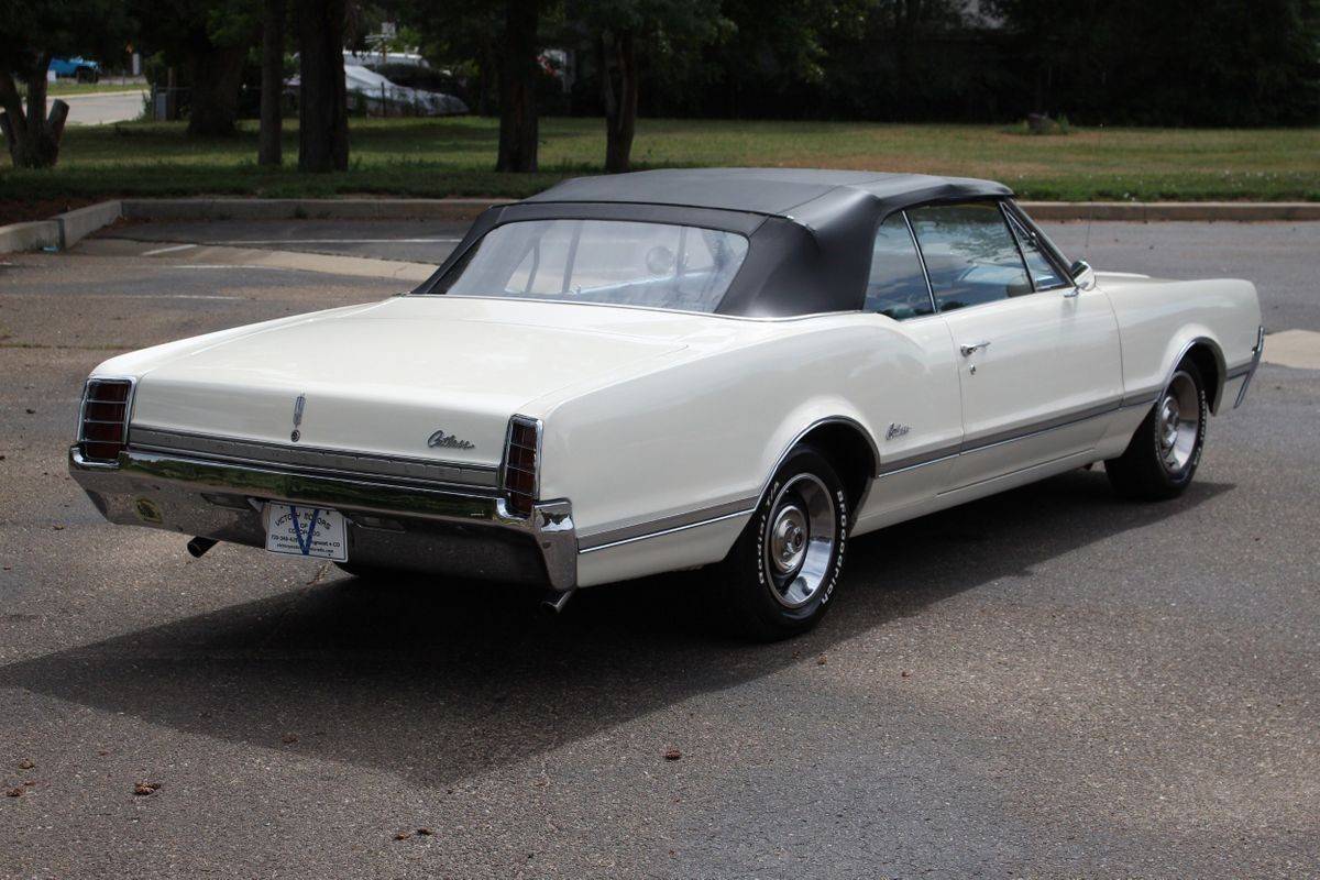 Oldsmobile-Cutlass-1966-white-23