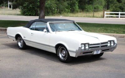 Oldsmobile Cutlass  1966 white