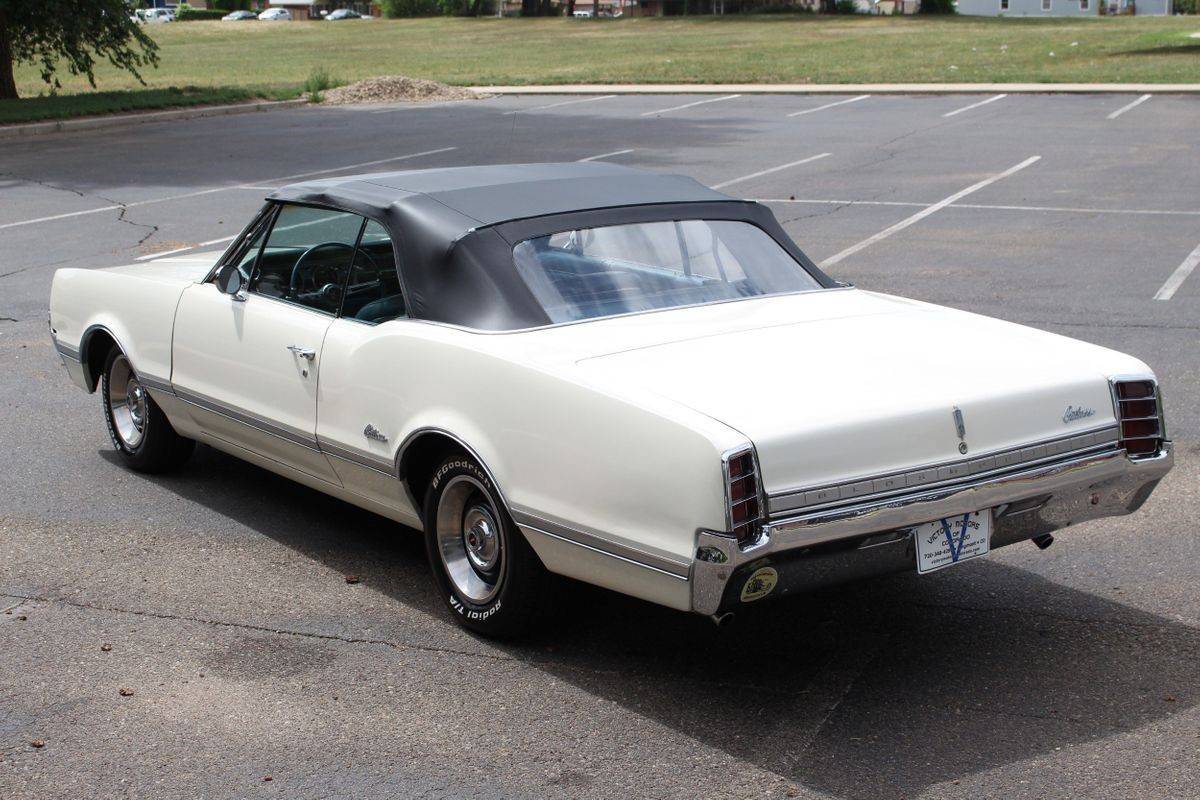 Oldsmobile-Cutlass-1966-white-5
