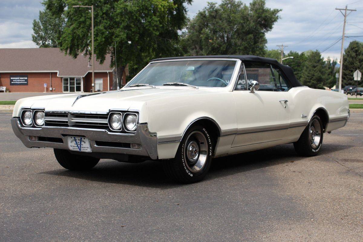 Oldsmobile-Cutlass-1966-white-7