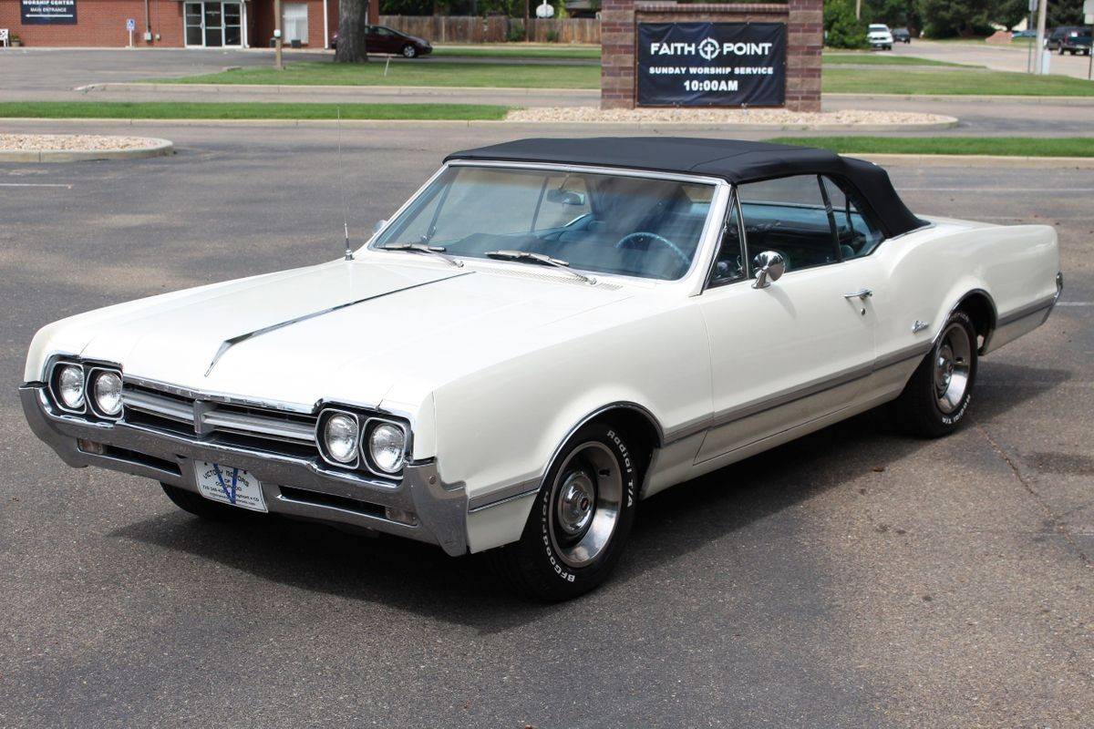 Oldsmobile-Cutlass-1966-white-8
