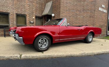 Oldsmobile-Cutlass-1967-Convertible-2