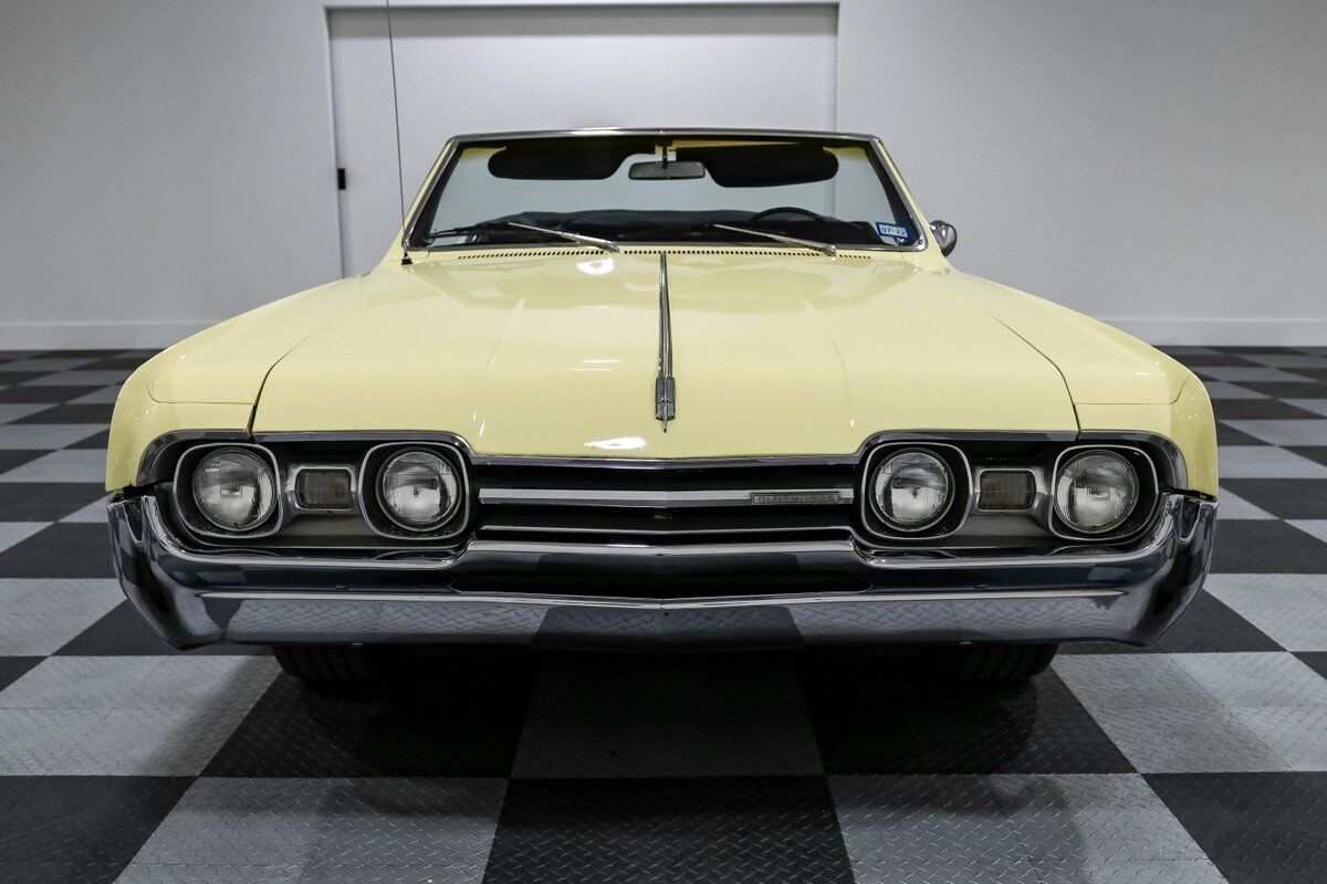 Oldsmobile-Cutlass-1967-Convertible-2