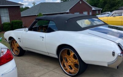 Oldsmobile Cutlass  1969 white
