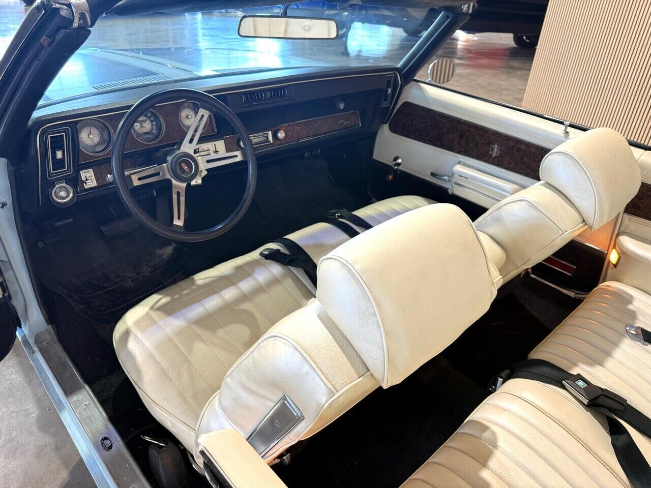 Oldsmobile-Cutlass-1970-American-Muscle-Car-24