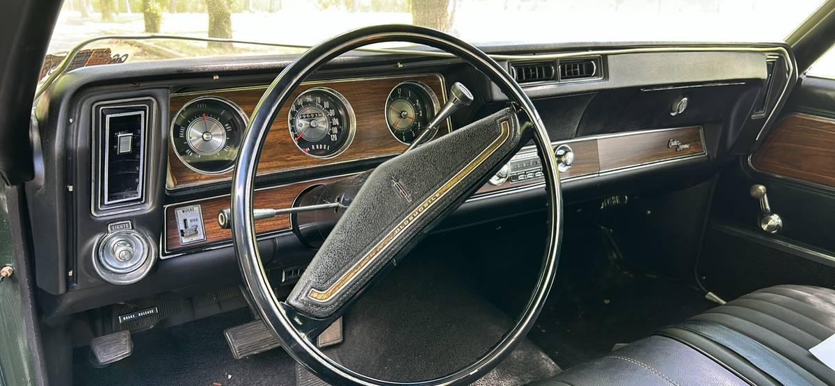 Oldsmobile-Cutlass-1971-green-3