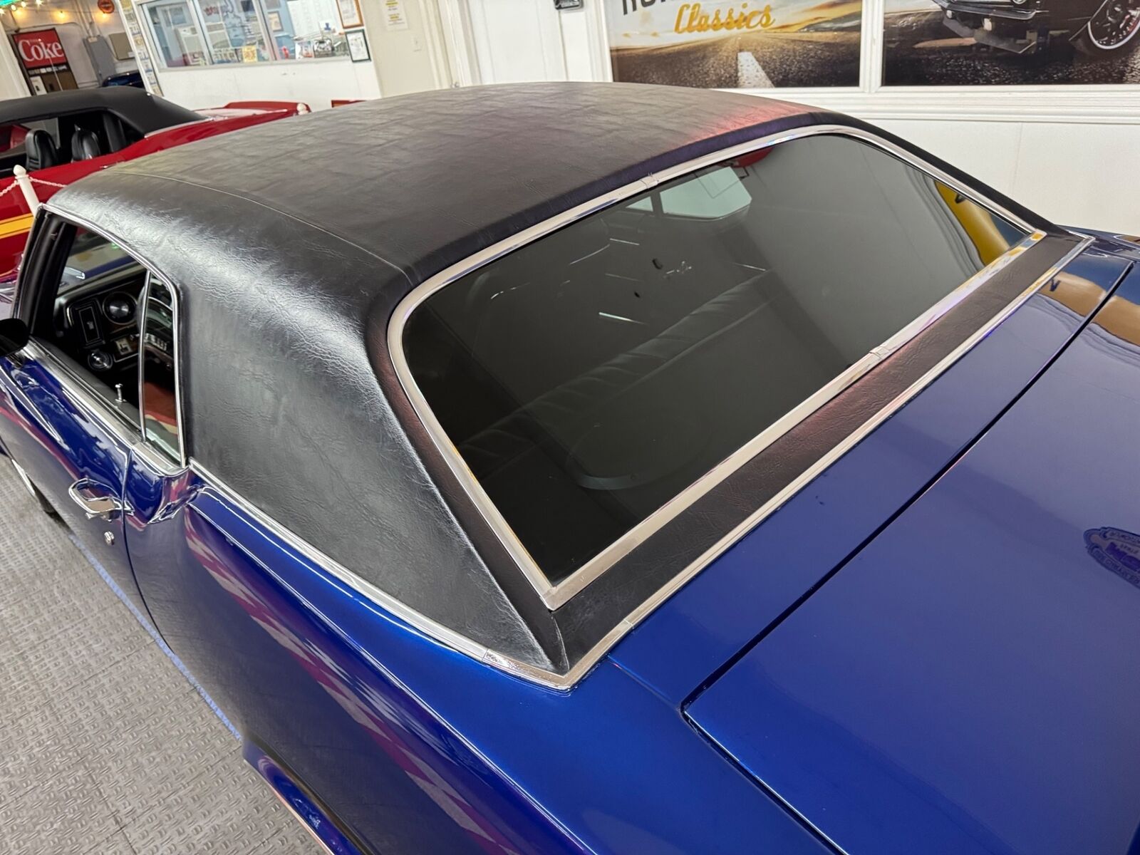 Oldsmobile-Cutlass-1972-2-Door-13