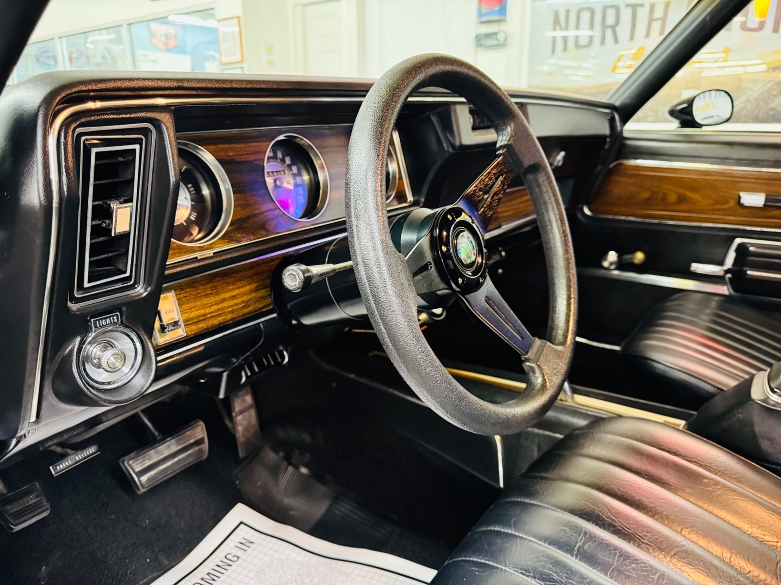 Oldsmobile-Cutlass-1972-2-Door-31
