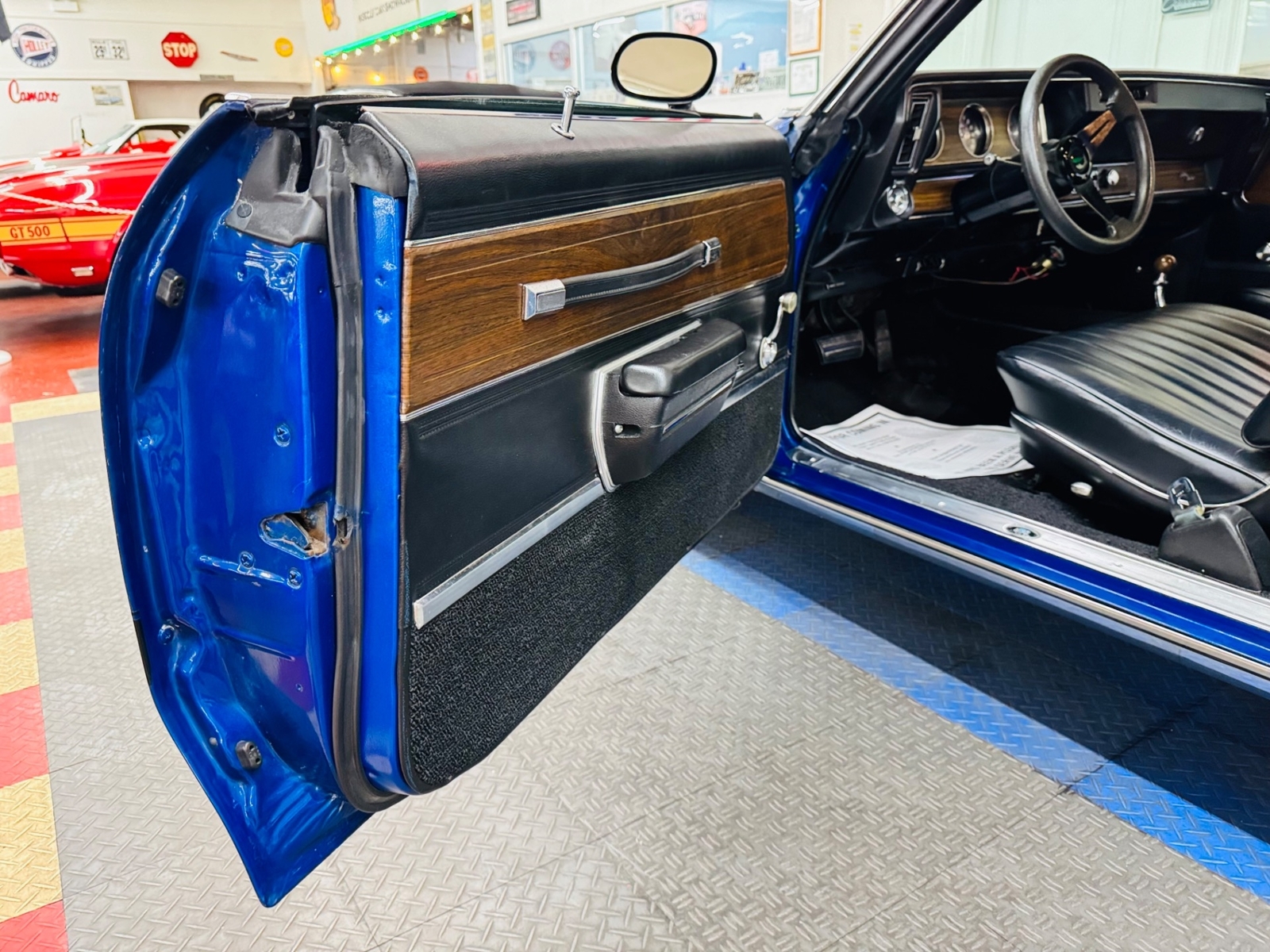 Oldsmobile-Cutlass-1972-2-Door-33