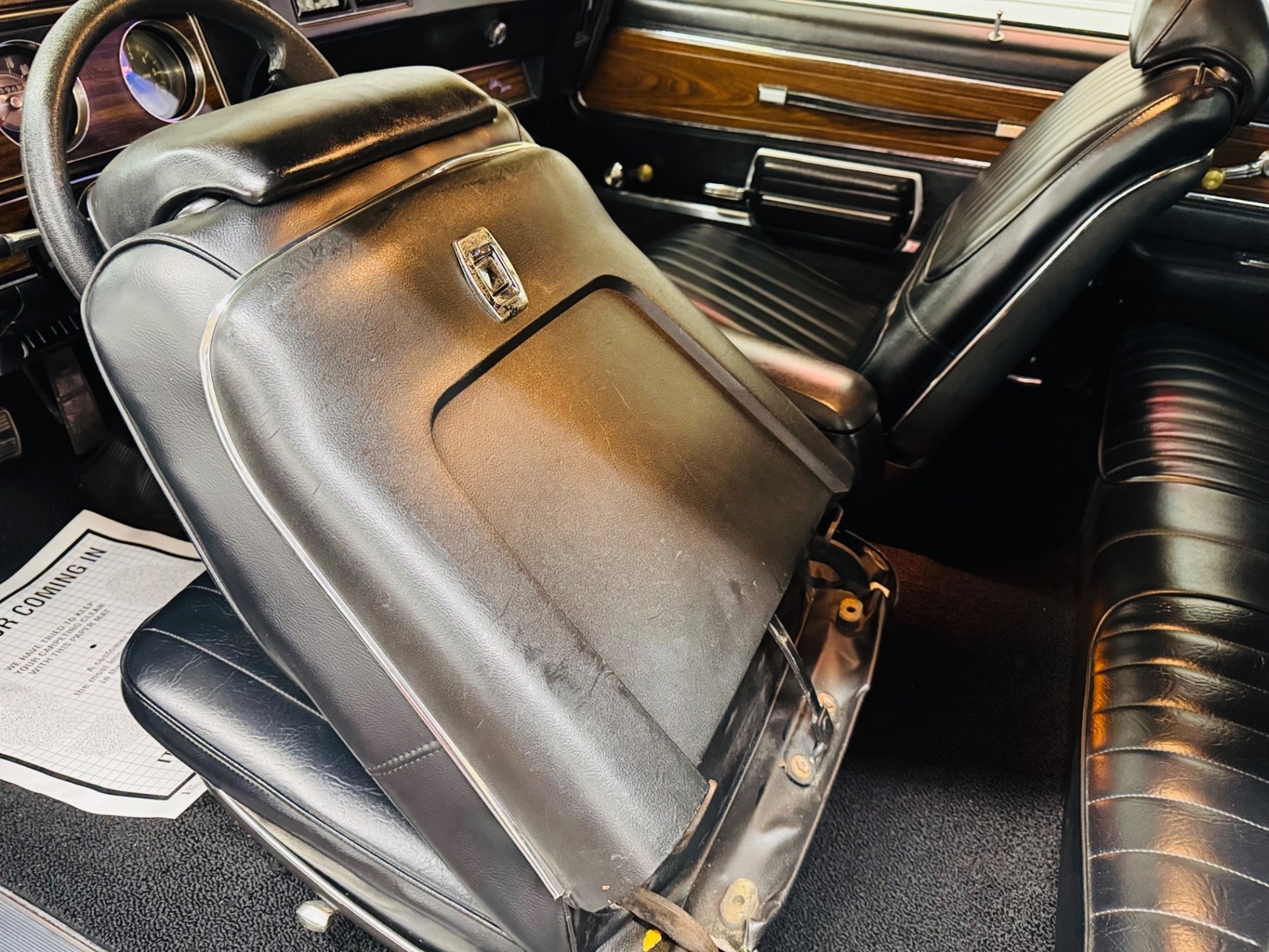 Oldsmobile-Cutlass-1972-2-Door-38