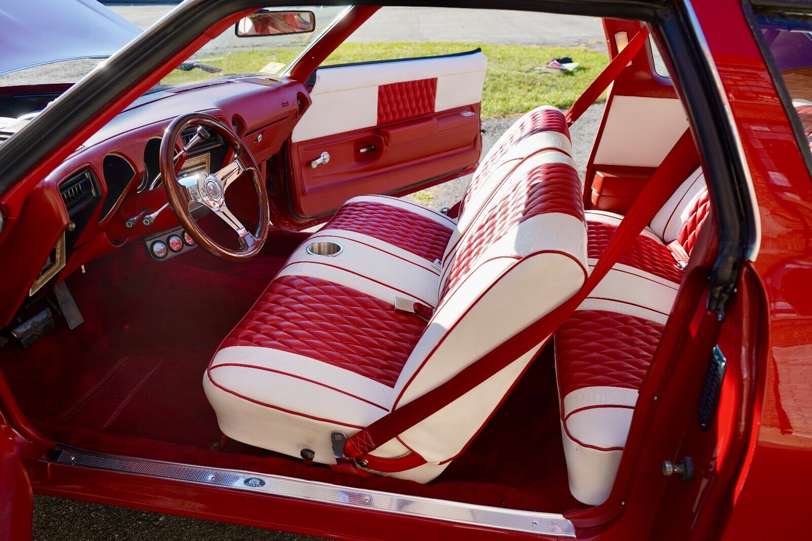 Oldsmobile-Cutlass-1974-Coupe-18