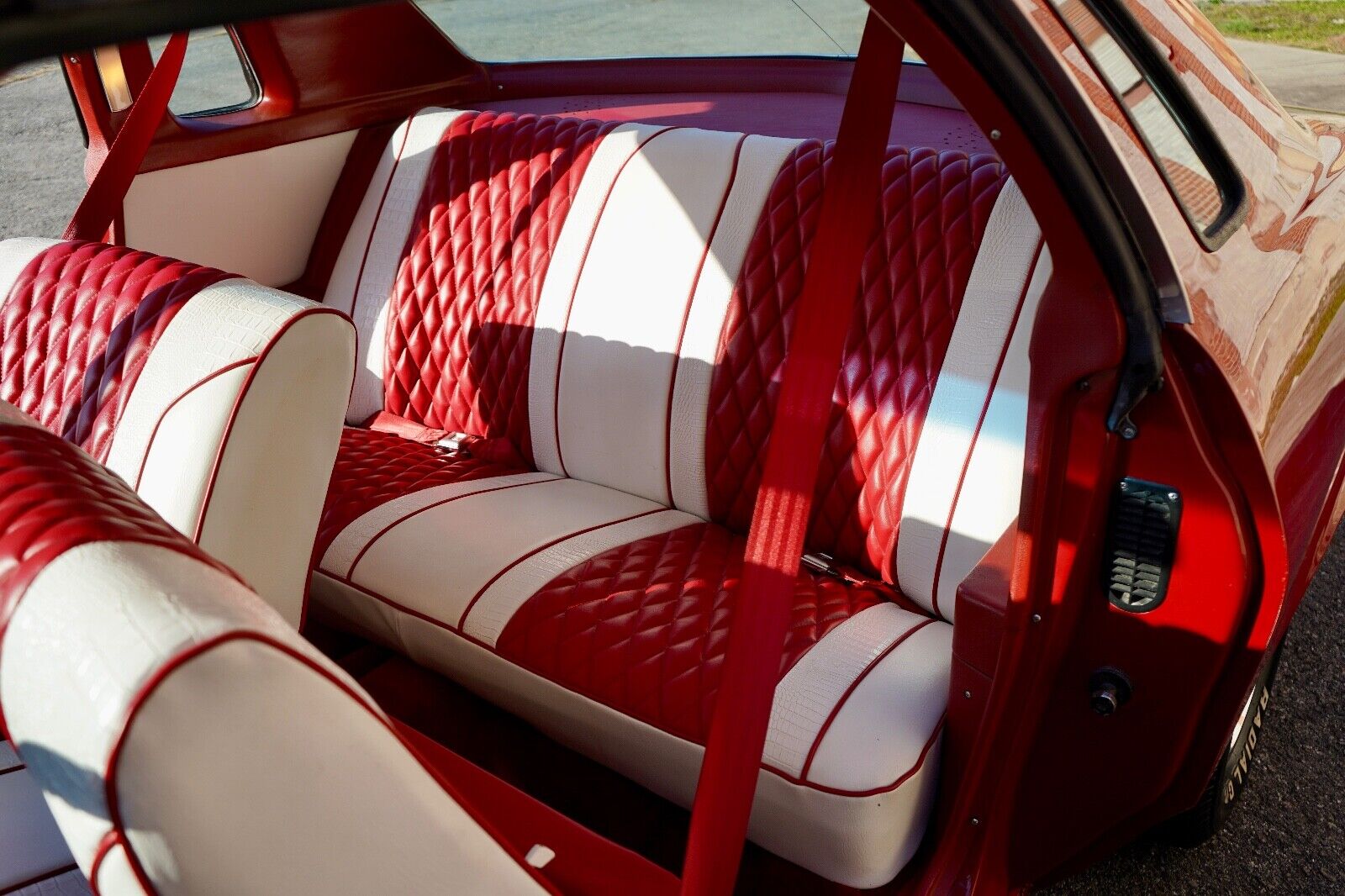 Oldsmobile-Cutlass-1974-Coupe-28