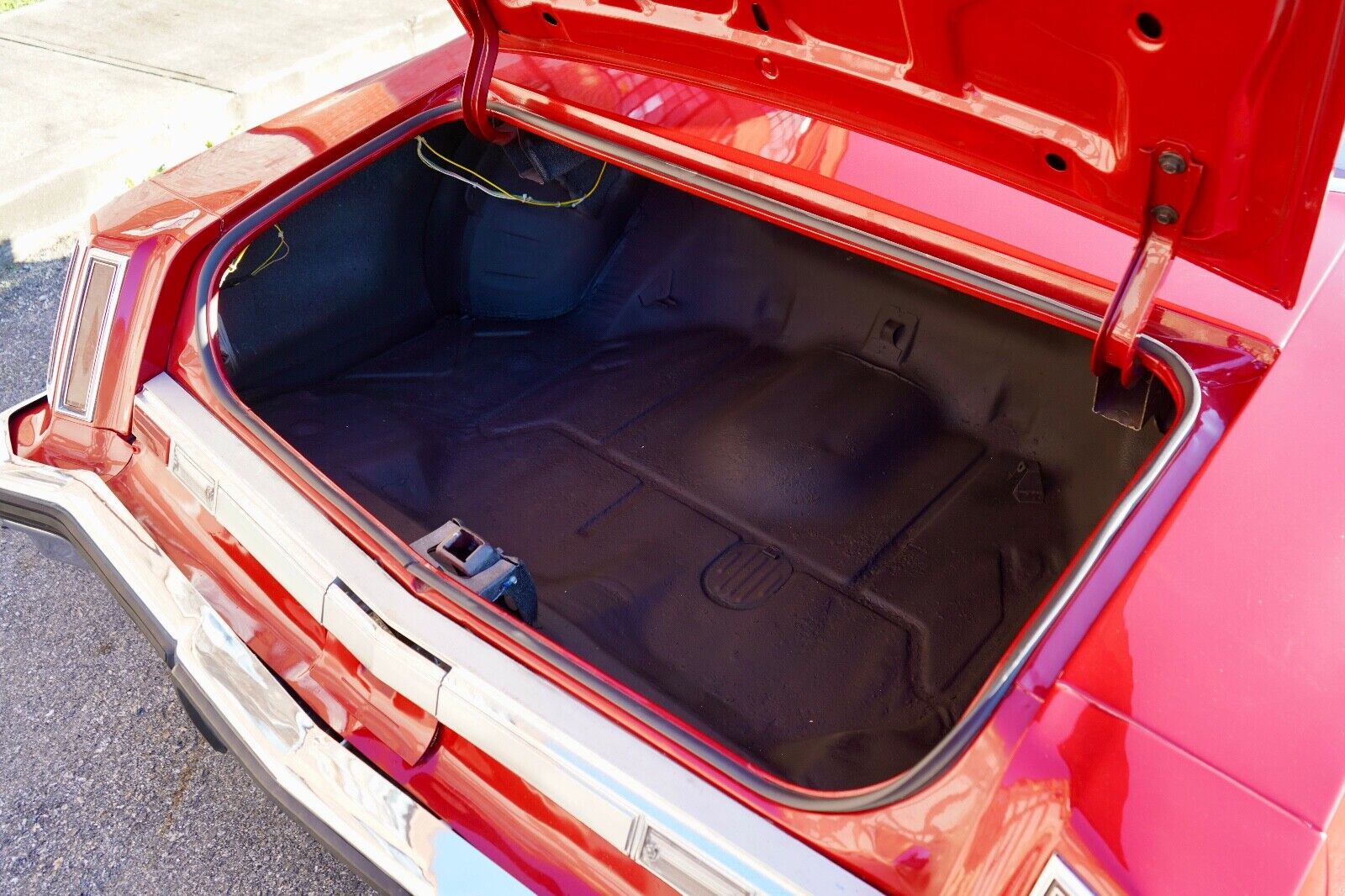 Oldsmobile-Cutlass-1974-Coupe-38