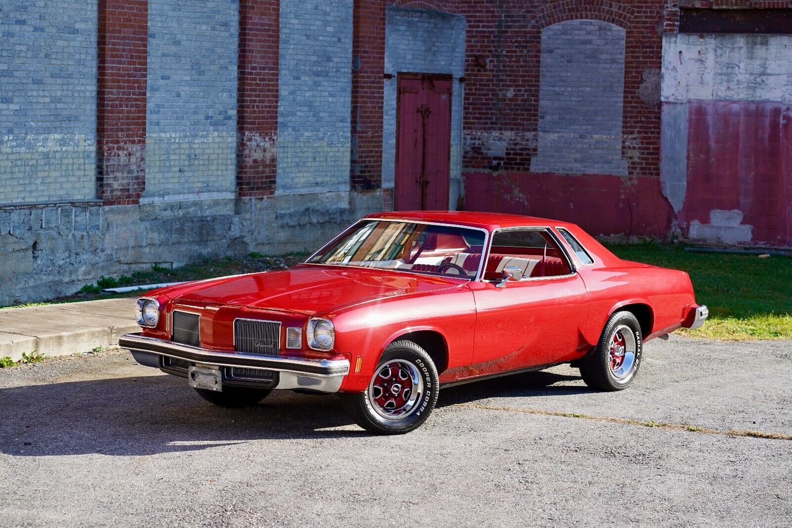 Oldsmobile-Cutlass-1974-Coupe