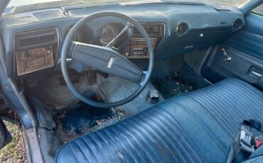 Oldsmobile-Cutlass-1975-2-Doors-10